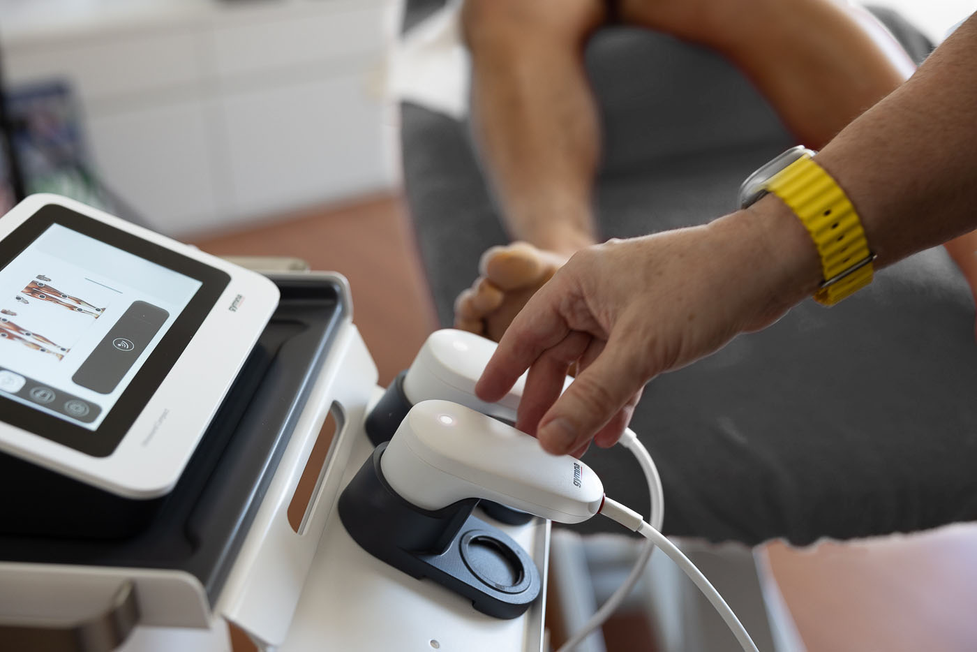 Vous souhaitez réintroduire les ultrasons dans votre cabinet ? Il est alors utile que la technologie soit simple, fiable et pratique à utiliser, à l’image de l’Ultrasound compact de Gymna.