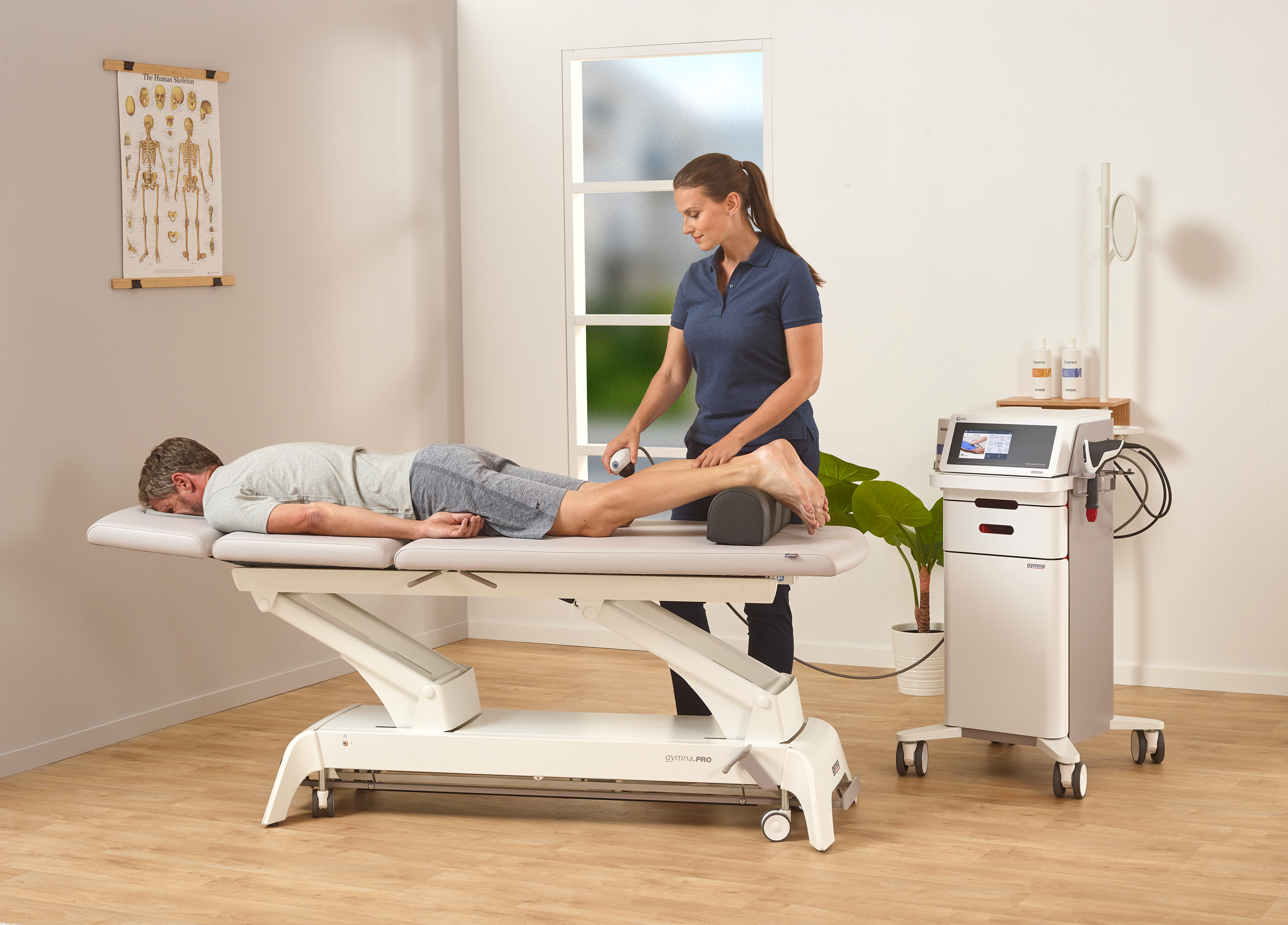 Patientengeleitete Stoßwellentherapie in der Physiotherapie: praktische Einblicke in die Parameterauswahl, gewebespezifische Behandlung und Patientenbeteiligung.
